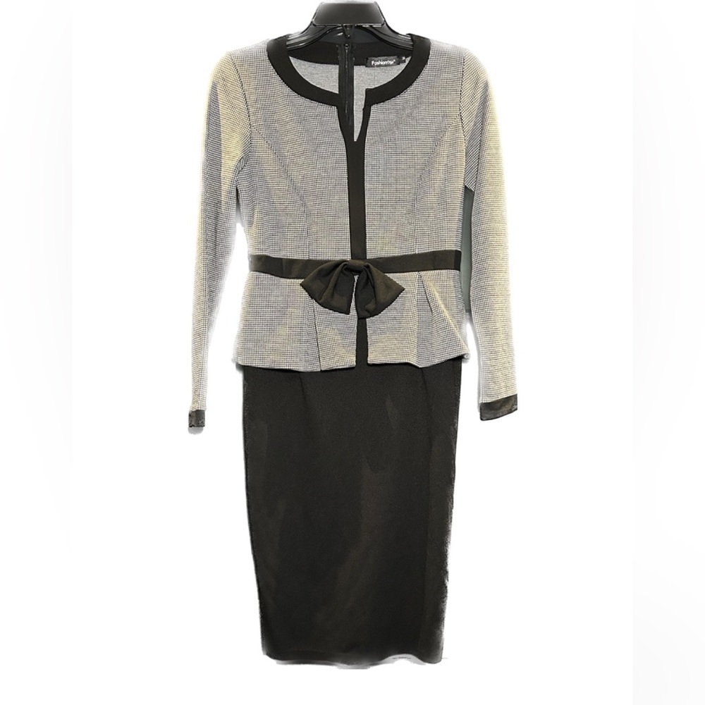 One-piece vintage style business skirt/blazer set. Black & white gingham pattern